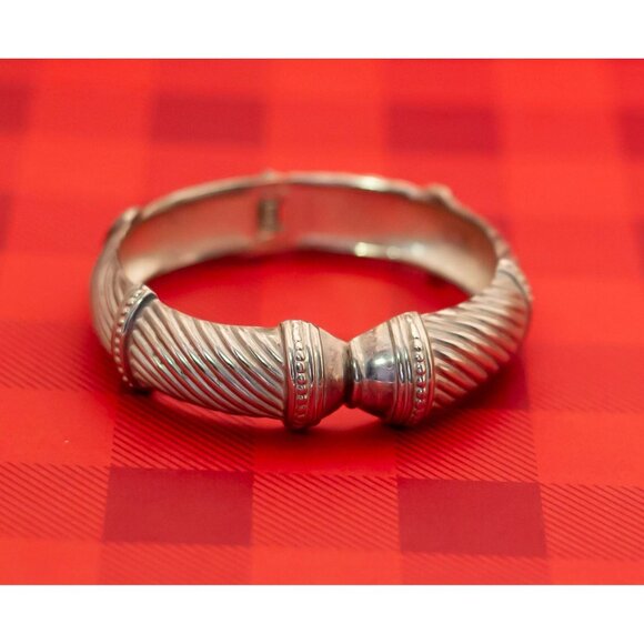 Vintage Gothic Silver Tone Hinged Bangle 7 Inches - O21 - Picture 1 of 3